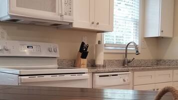 微波炉、烤箱、炉灶、洗碗机