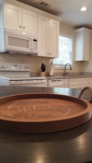 Microonde, forno, piano cottura, lavastoviglie