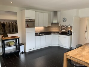 Fridge, microwave, oven, stovetop - Wunderschönes Ferienhaus für 4 Personen in Ruhiger Lage Nahe dem Strand (Oostkapelle)