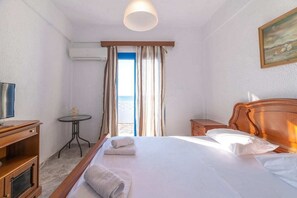 2 soverom, skrivebord, strykejern/-brett og wi-fi (inkludert)