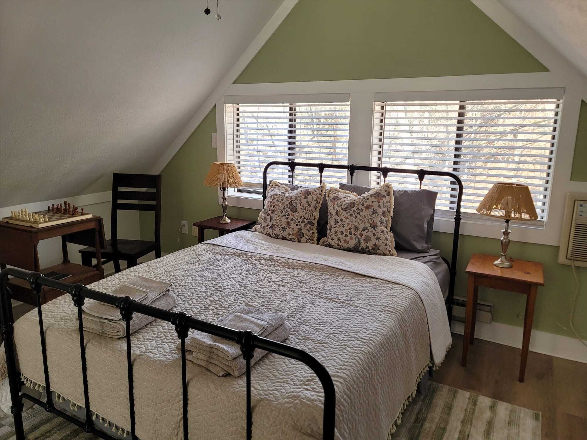 3 bedrooms, iron/ironing board, free WiFi, bed sheets