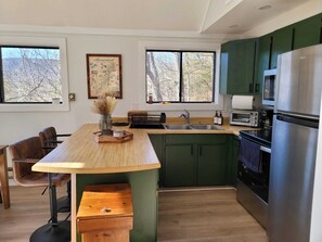 Fridge, microwave, oven, stovetop - Freshly Renovated, Views, Private, Bryce Resort, Lake Laura (Basye)