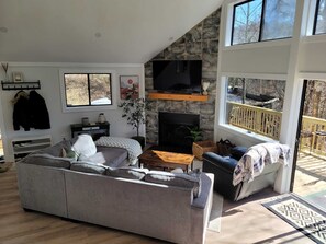 Smart TV, fireplace - Freshly Renovated, Views, Private, Bryce Resort, Lake Laura (Basye)