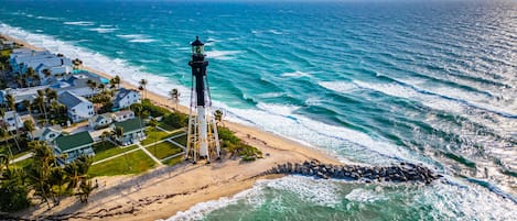 Solsenger og strandhåndklær