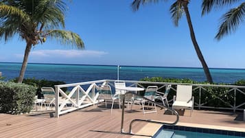 2 outdoor pools, free cabanas, pool umbrellas