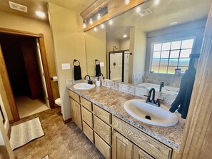 Jetted tub, hair dryer, towels, toilet paper