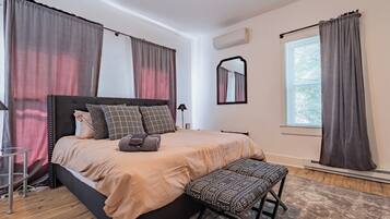 2 bedrooms, desk, iron/ironing board, free WiFi