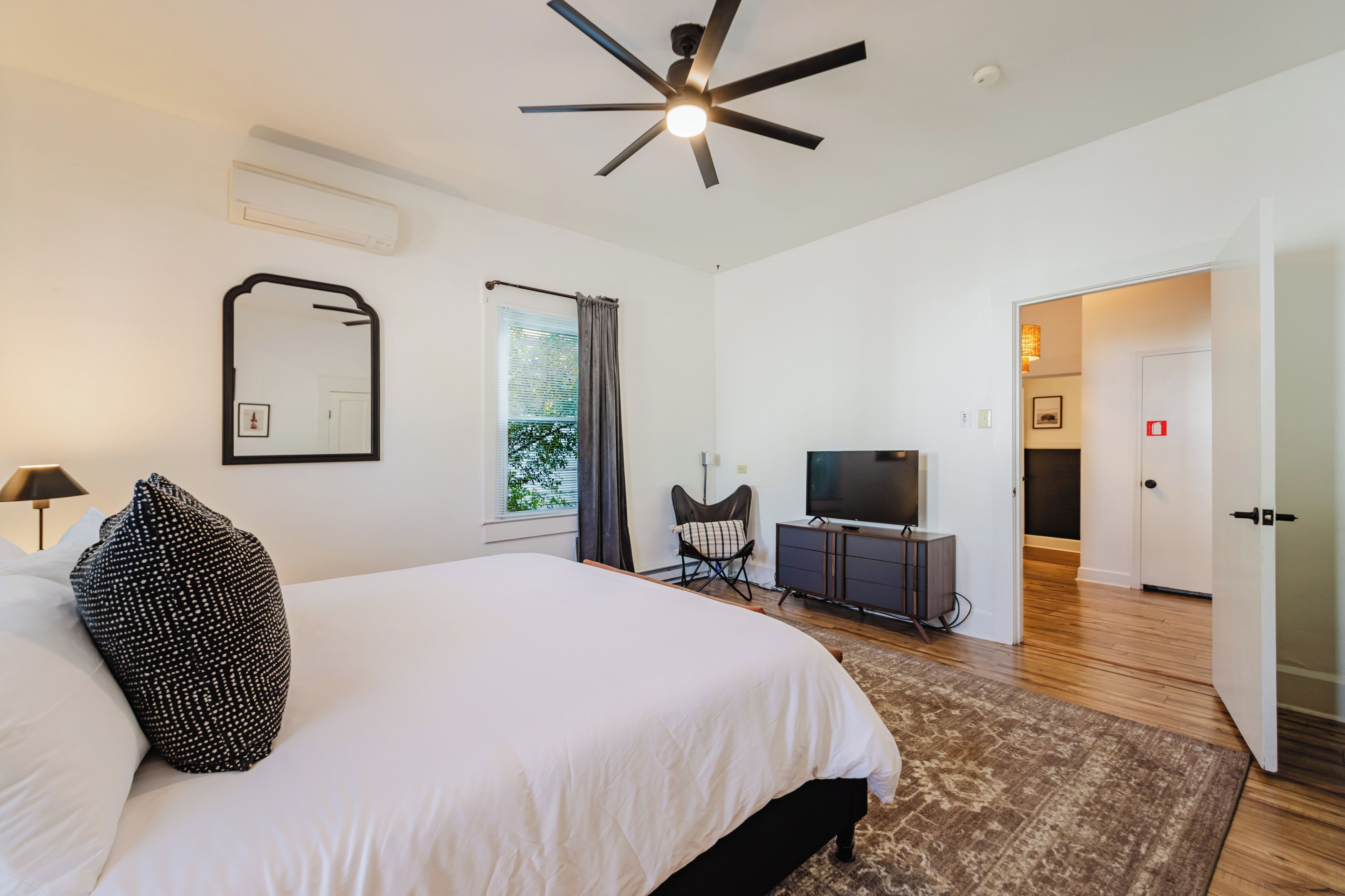 2 bedrooms, desk, iron/ironing board, free WiFi