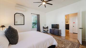 2 bedrooms, desk, iron/ironing board, free WiFi