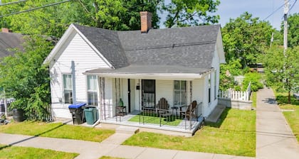 2BD 2Bath, Ideally Located Cottage