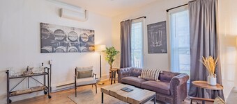 2BD 2Bath, Ideally Located Cottage