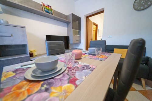 AT LUCA'S HOUSE, central area, separate entrance, parking, self check-in.