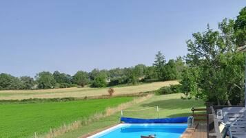 Utomhuspool och uppvärmd pool