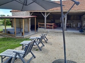 Outdoor dining - Au fil des Causses - Gîte "Le Lot" Classé 4 Étoiles Pour 7 Personnes (Orniac)