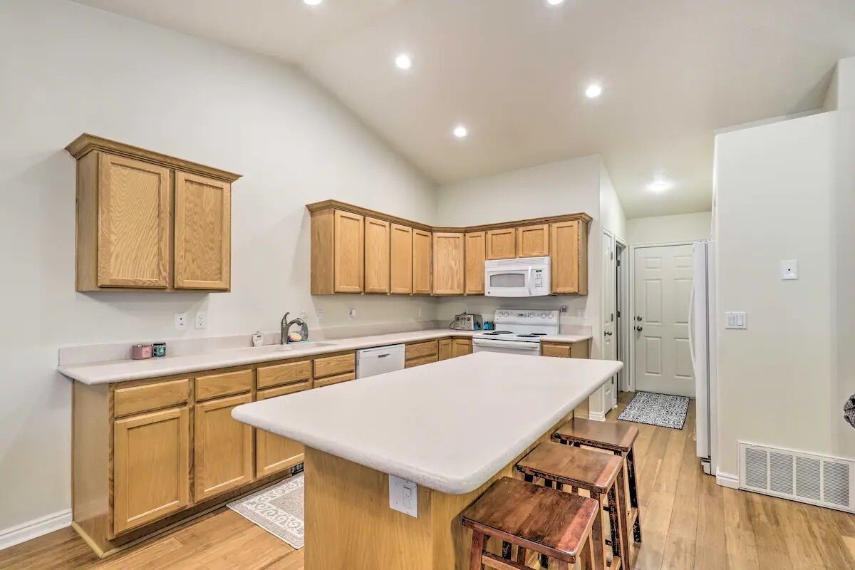 Fridge, microwave, oven, dishwasher