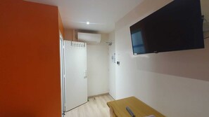 Quarto triplo clássico | Escrivaninha, Wi-Fi de cortesia, roupa de cama