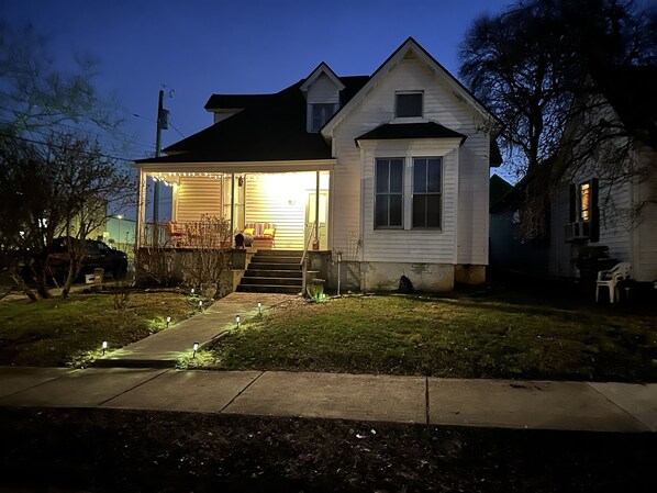 Exterior - Marilyn Monroe: In Knoxville's Historic District (Knoxville)