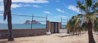 Big house in Bahia de Kino in front of the ocean