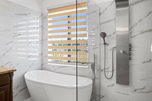 Shower, hair dryer, towels, soap - Close to Coachella, Pool/Hot Tub, Games, Firepit (Indio)
