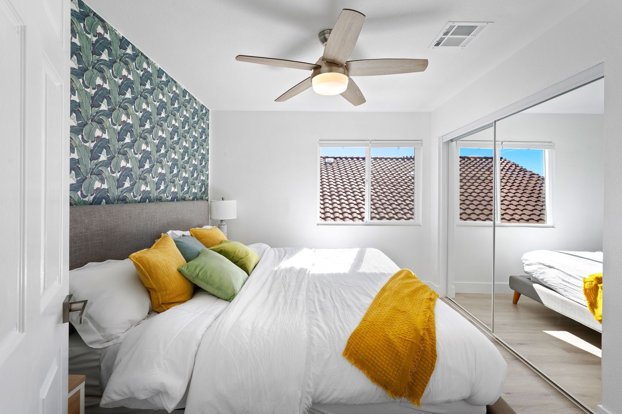 4 habitaciones, escritorio, tabla de planchar con plancha y wifi gratis 