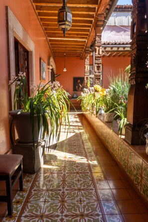 Hallway - LA CASA B & B (Patzcuaro)