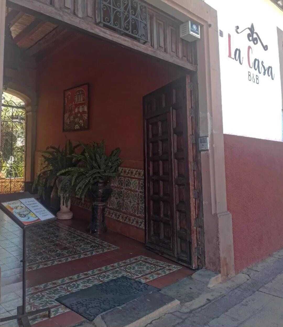 Vista frontal de la propiedad