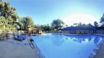 Utomhuspool