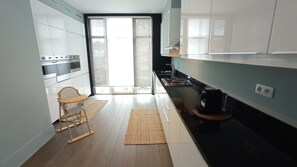 Private kitchen - 8 bedroom apartment in ixelles (Ixelles)