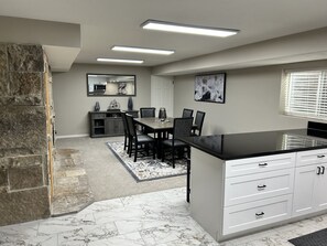 Dining - DEER CAVERN secluded 4 bedroom 2 bath house East Sandy base of Alta & Snowbird (Sandy)