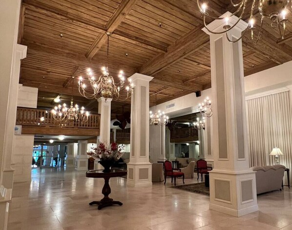 Interior - PInk Orchid Apartment (Palm Beach)