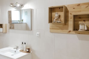 Sèche-cheveux, serviettes fournies