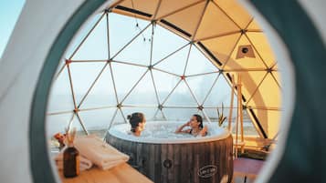 Bathtub spa outdoor