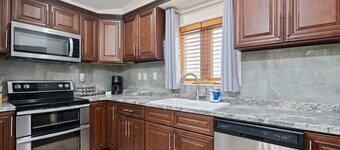 15 miles to New Braunfels, San Marcos, Seguin. Worker's Away from home retreat.