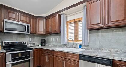 15 miles to New Braunfels, San Marcos, Seguin. Worker's Away from home retreat.