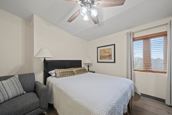 2 bedrooms, desk, iron/ironing board, free WiFi