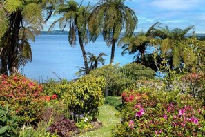 Property grounds - Panoramic Lake Views | Spacious & Relaxed with Private Beach (Rotorua)