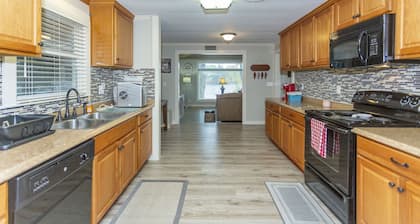 Escape the city and enjoy quality time with family with a lakeview!