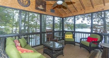 Escape the city and enjoy quality time with family with a lakeview!