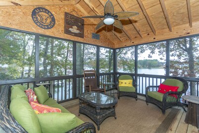 Escape the city and enjoy quality time with family with a lakeview!