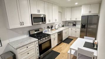 Coffee/tea maker, fridge, microwave, oven