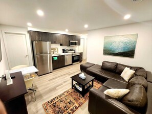 Smart TV - Niagara Escape Crib: 3km from NiagaraFalls (Niagara Falls)