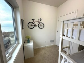 5 bedrooms, in-room safe, desk, iron/ironing board