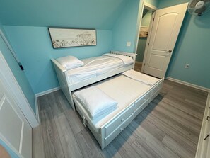 5 bedrooms, in-room safe, desk, iron/ironing board