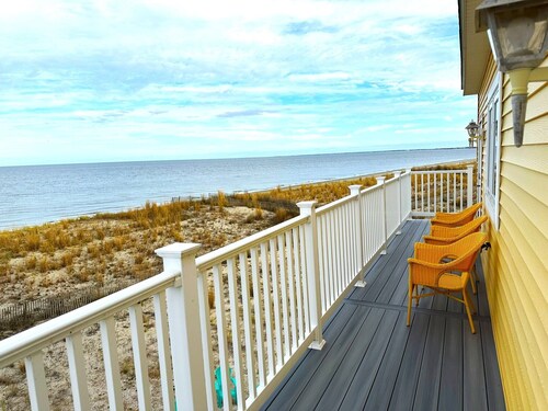 Beachfront I Expansive Deck I Dog Friendly I Spectacular 360 Views