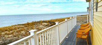 Beachfront I Expansive Deck I Dog Friendly I Spectacular 360 Views