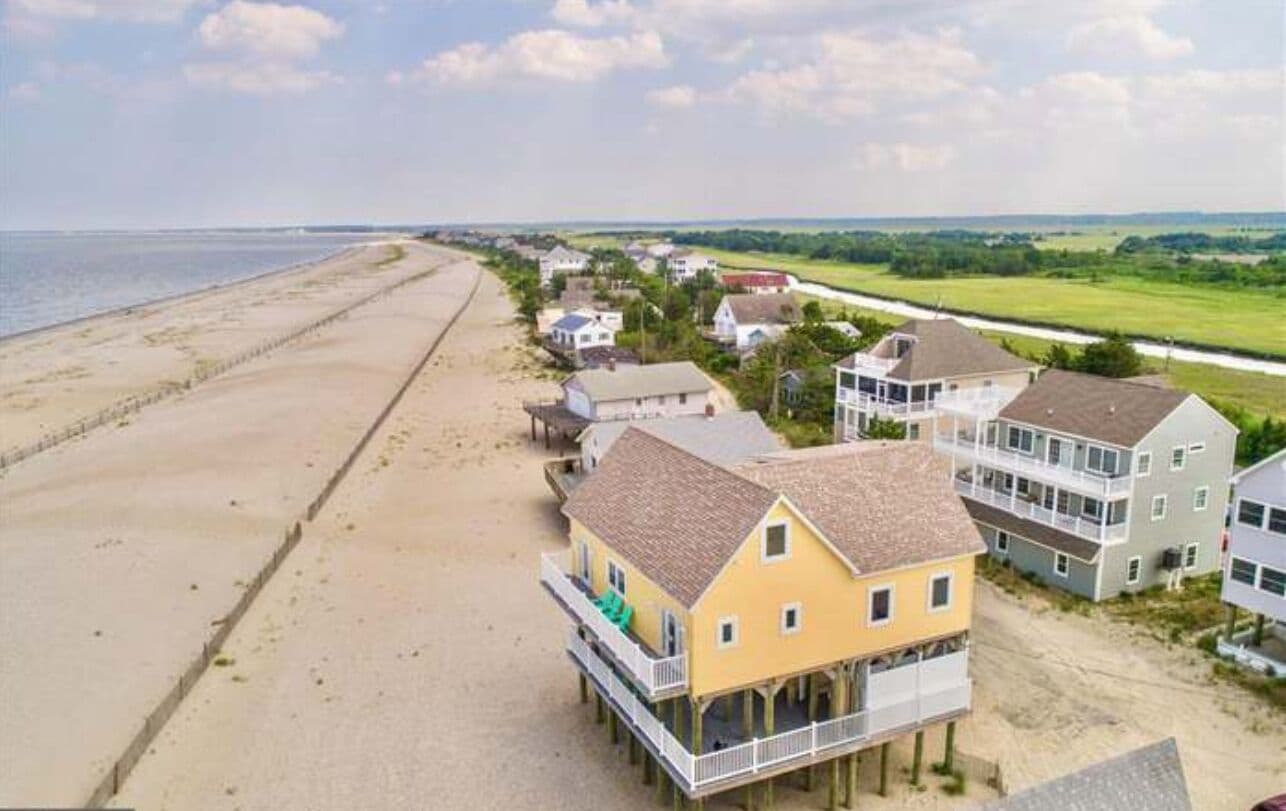 På stranden og solsenger