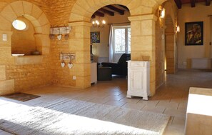 Lobby - Awesome home in Sarlat La Caneda (Sarlat La Caneda)