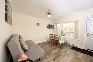 Chalet | Makan dalam bilik