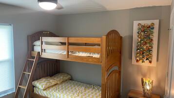 3 bedrooms, desk, iron/ironing board, WiFi