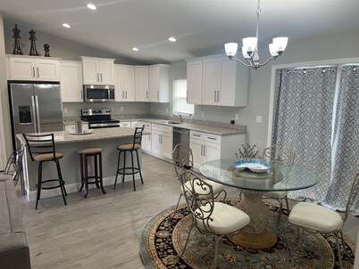 New modern 3-bed 2 bath house with smart TV's in every room, WIFI, and hot tub